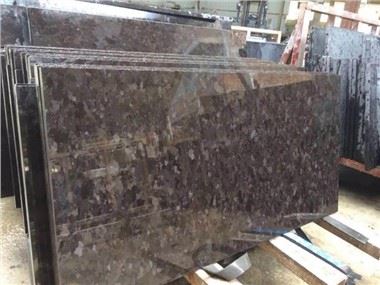 Lastra di granito marrone antico
